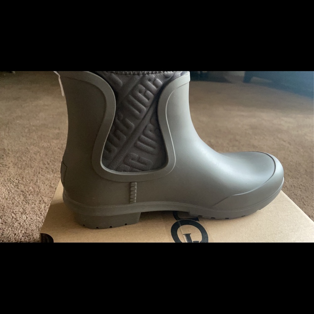 Women New Ugg Chevonne waterproof boot